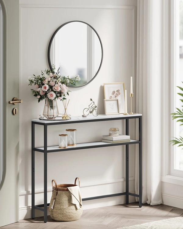 Eleganter Tisch mit Regalen
