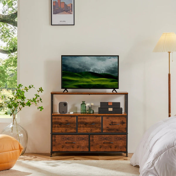 Stilvoller TV-Schrank mit Schubladen