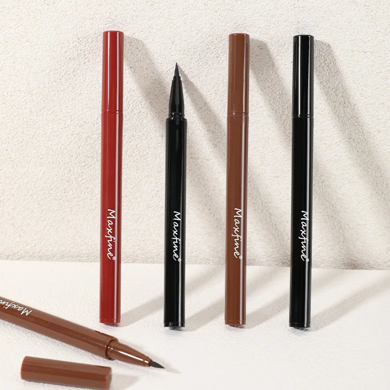 Langanhaltender Eyeliner-Zauber MySalvora