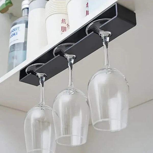 Platzsparender Gläserhalter
