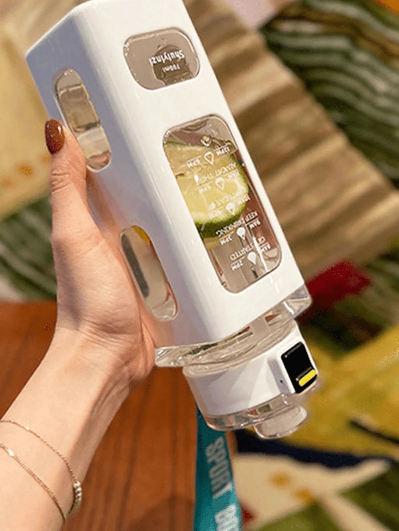 Sportliche Wasserflasche für unterwegs MySalvora